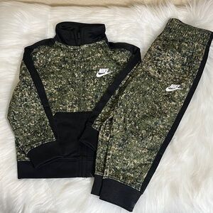 Nike Green Black Camo 2-Piece Full Zip Jacket Jogger Set
